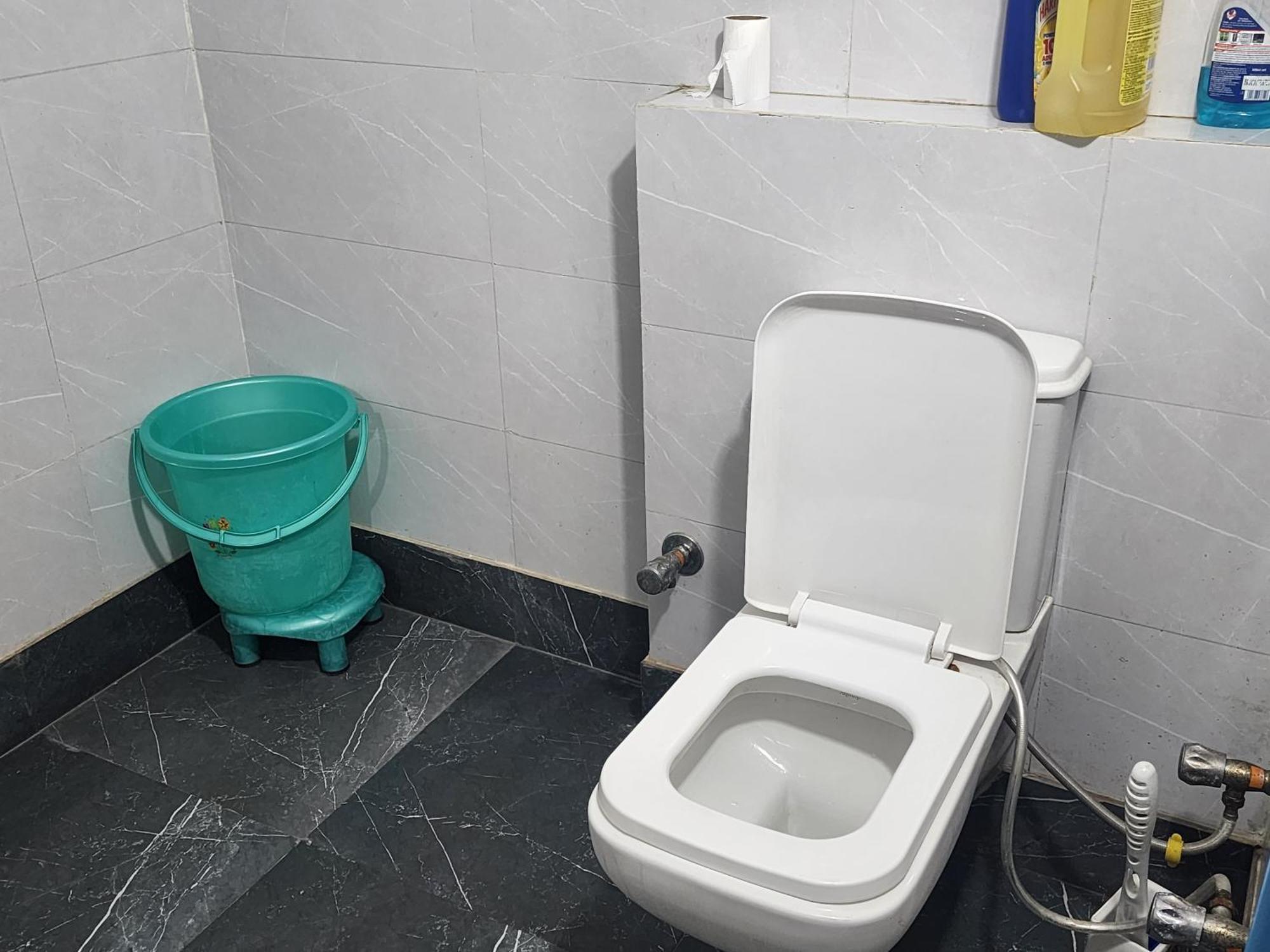 Premium Near To Blk - Max Hospital New Delhi